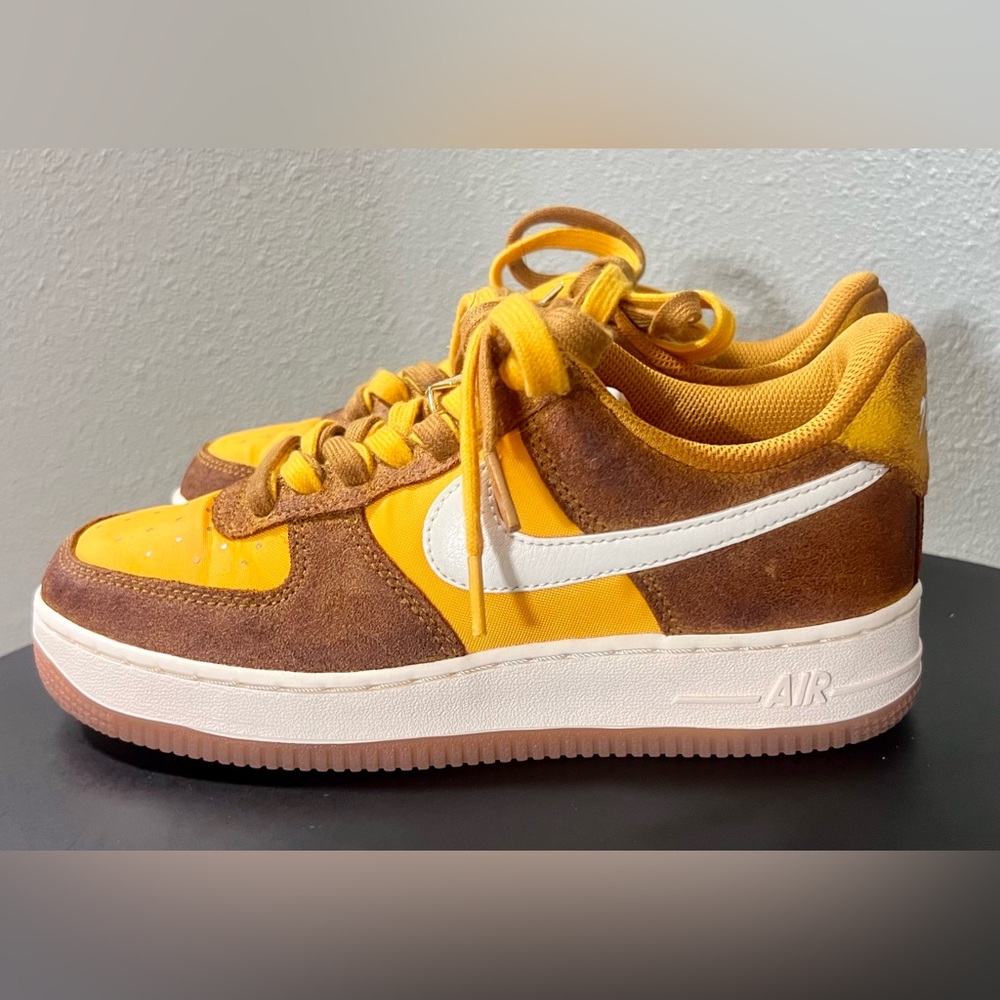 LIKE NEW Nike Low Air Force 1 '07 SE First Use DA8302-101 Sneakers Shoes - Picture 2 of 16